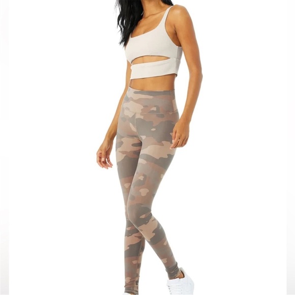 ALO Yoga Pants - Alo Desert storm camo High-Waist Camo Vapor Legging Size XS